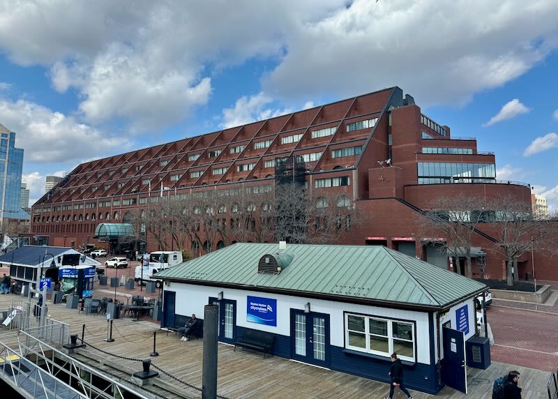 Hotel on the waterfront in Boston, close to boat and whale tours.